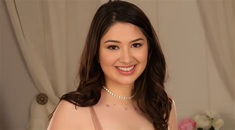 Wiki Star Bio.